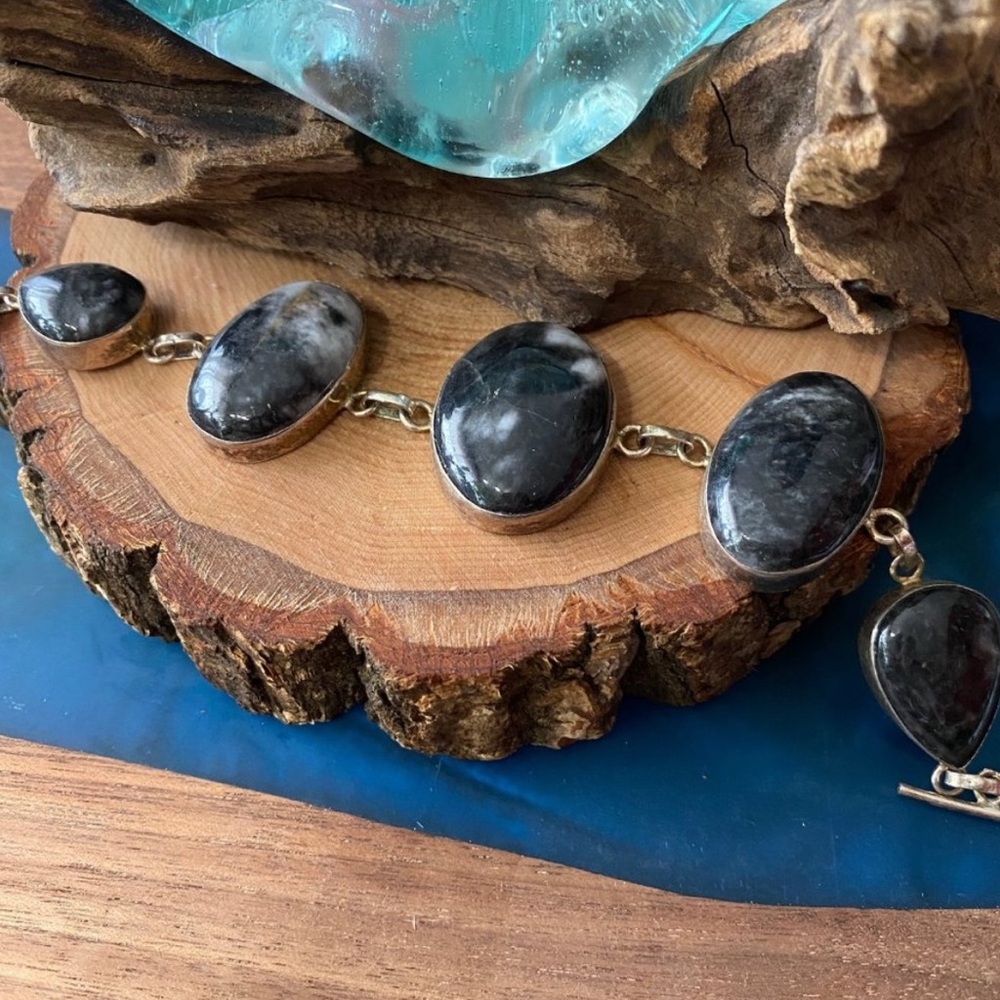Elegant Black gemstone larvikite Bracelet
